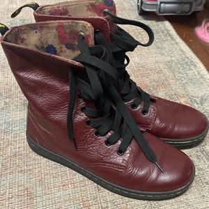 Women’s Doc Martins size 7
